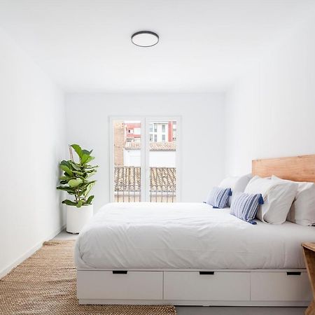 Three Floor House With Terrace Valencia Exterior photo