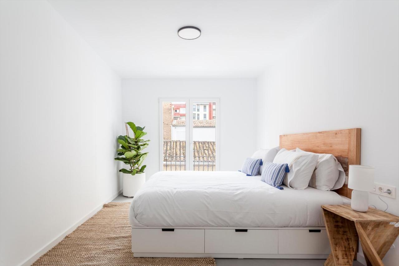 Three Floor House With Terrace Valencia Exterior photo