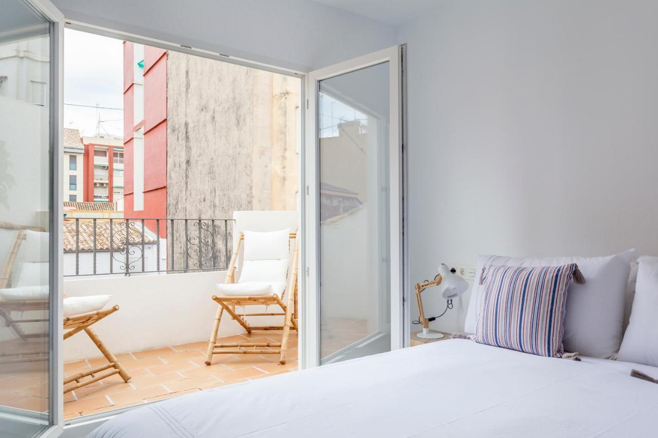 Three Floor House With Terrace Valencia Exterior photo