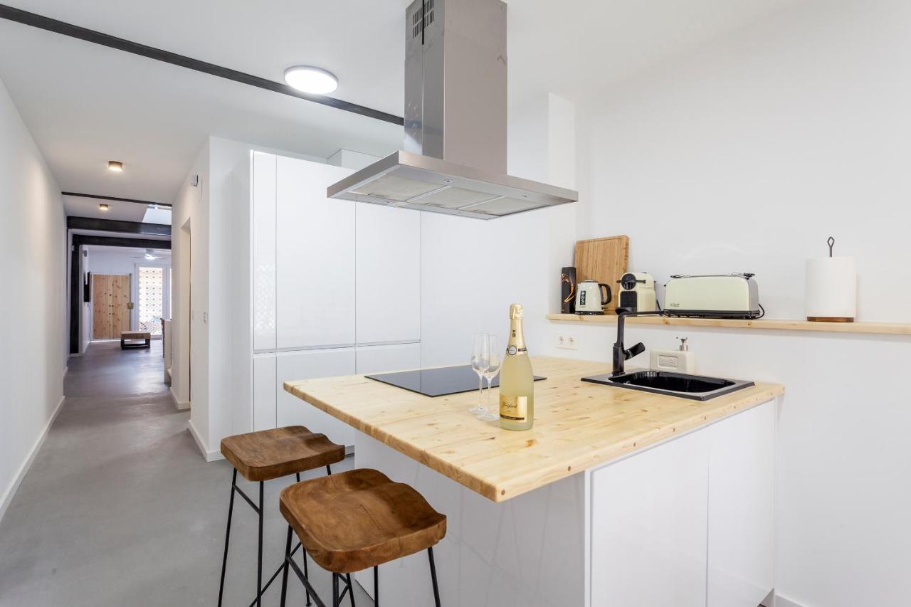 Three Floor House With Terrace Valencia Exterior photo