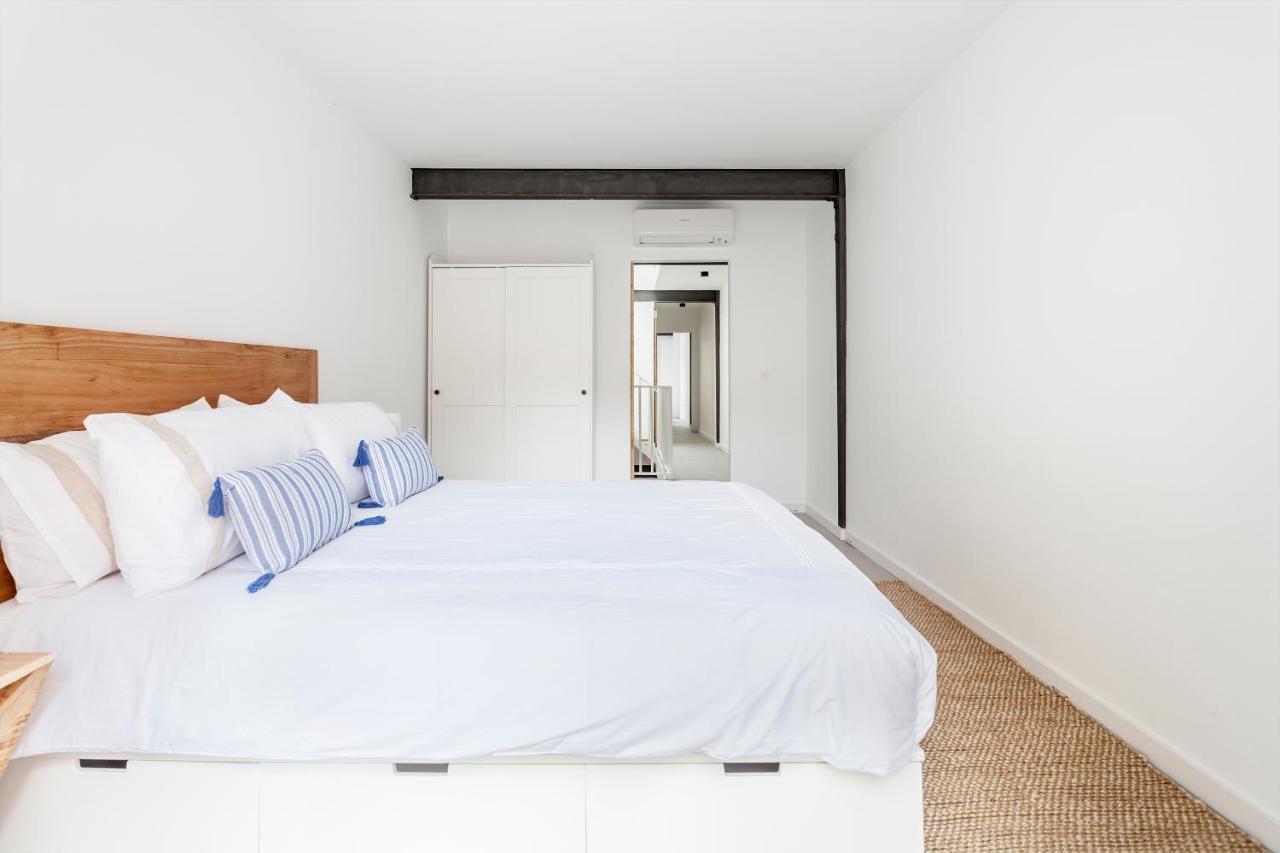 Three Floor House With Terrace Valencia Exterior photo