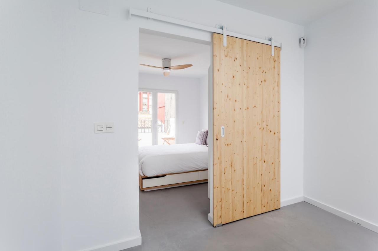 Three Floor House With Terrace Valencia Exterior photo